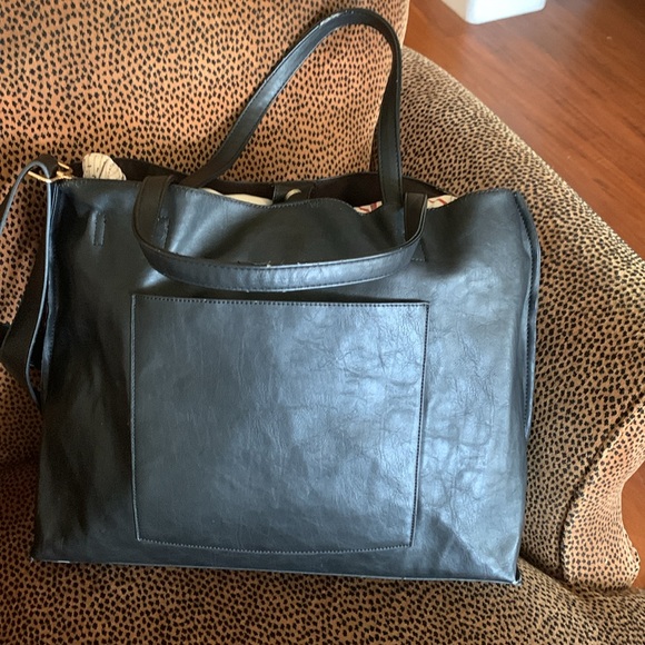Large black tote, to fit all your things - Picture 2 of 9